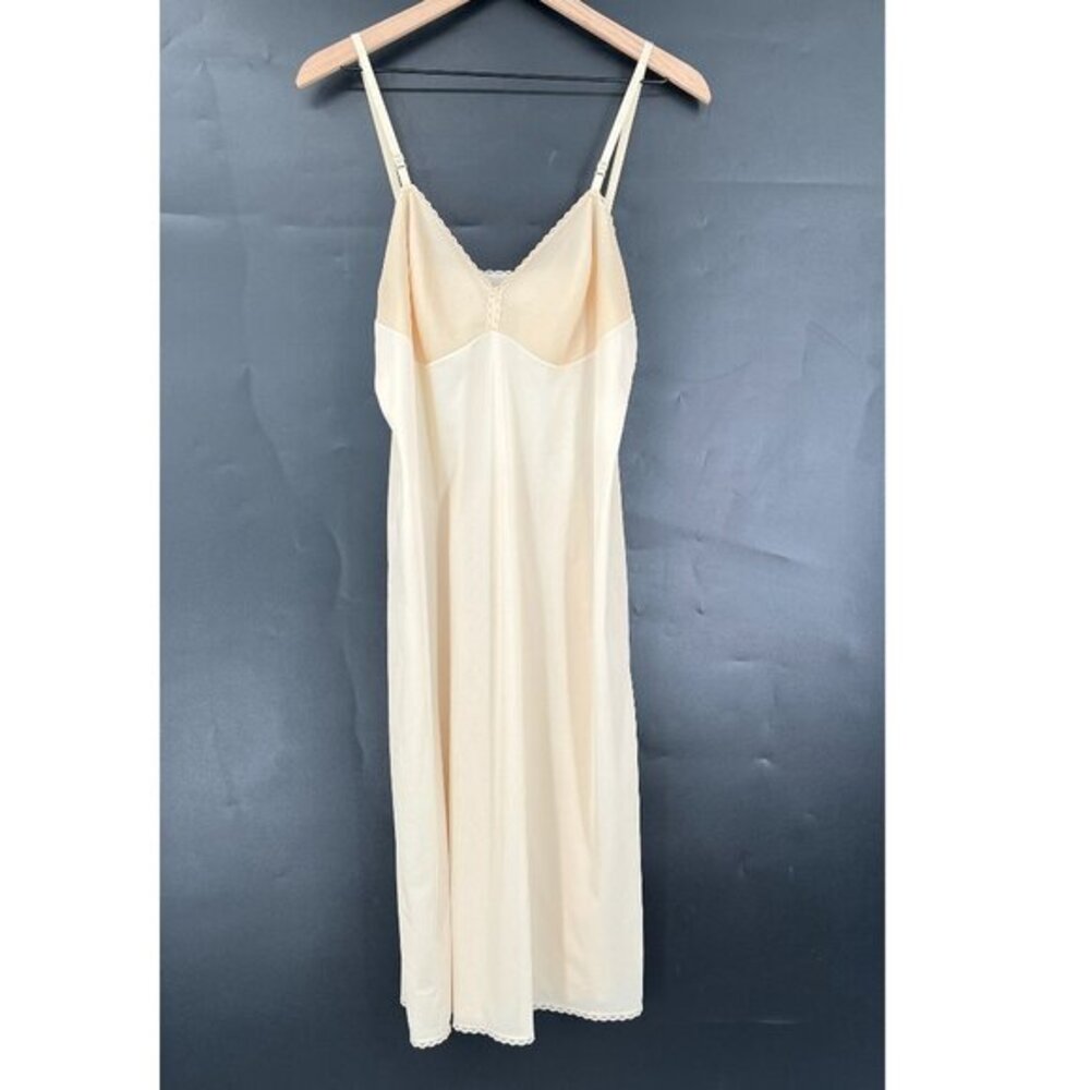 Vintage Vanity Fair nude‎ beige nylon full slip dress adjustable straps 38 TT